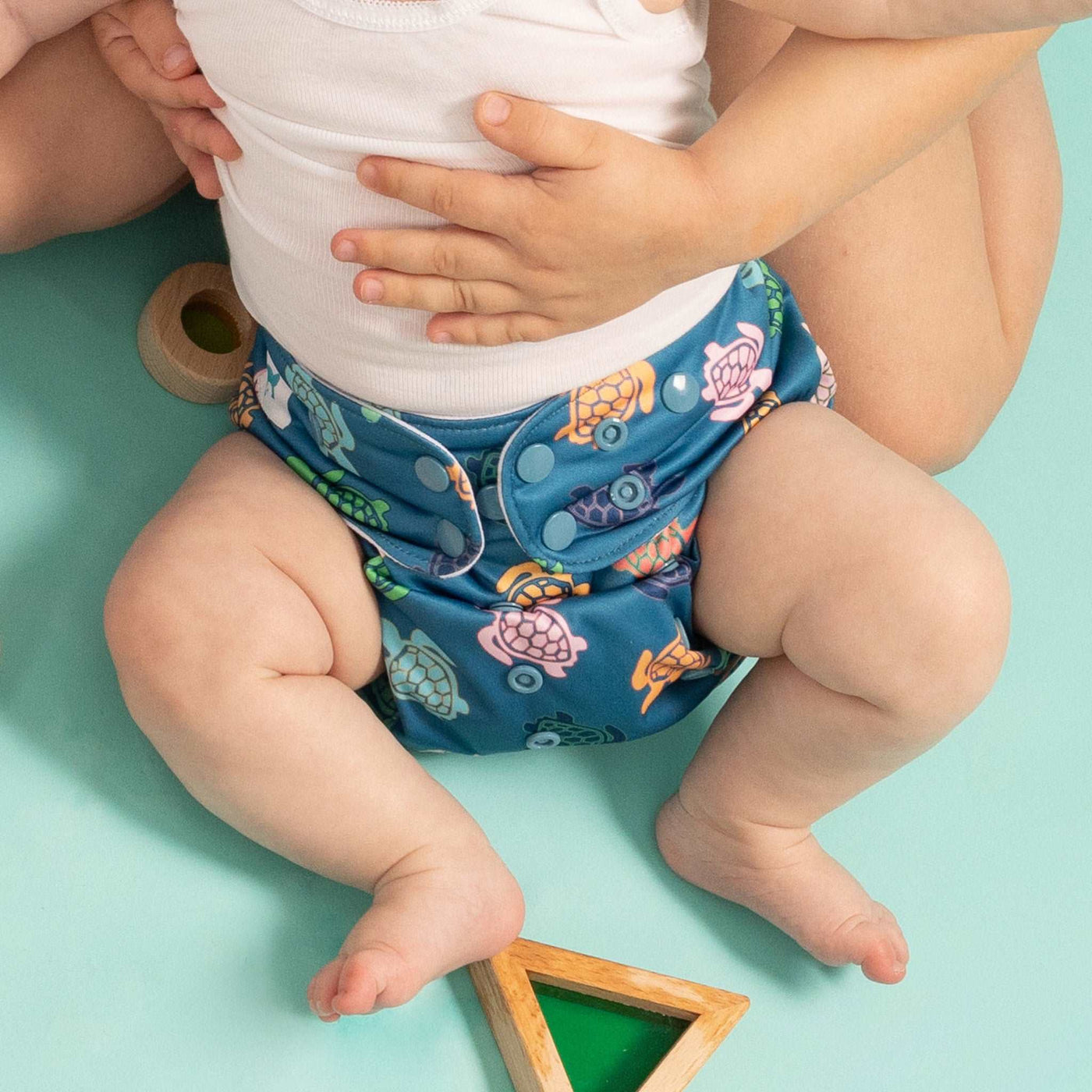 Cloth nappy with turtle print